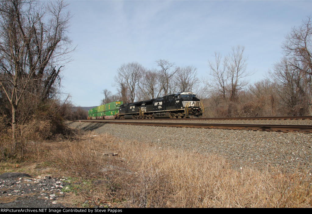 NS 4848 and 4542 take a stack train east